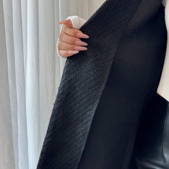 Black Elegant Women's Shiny Poncho Cape - Picture 5 of 5